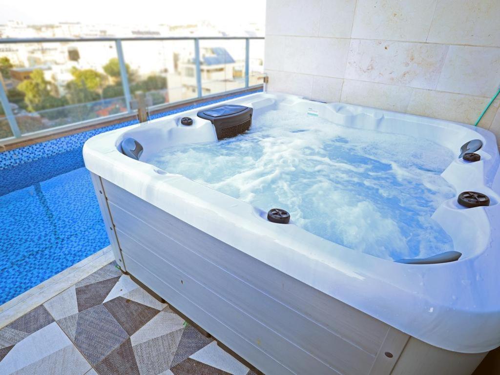 Luxury Rooftop Apartment In Netanya Extérieur photo